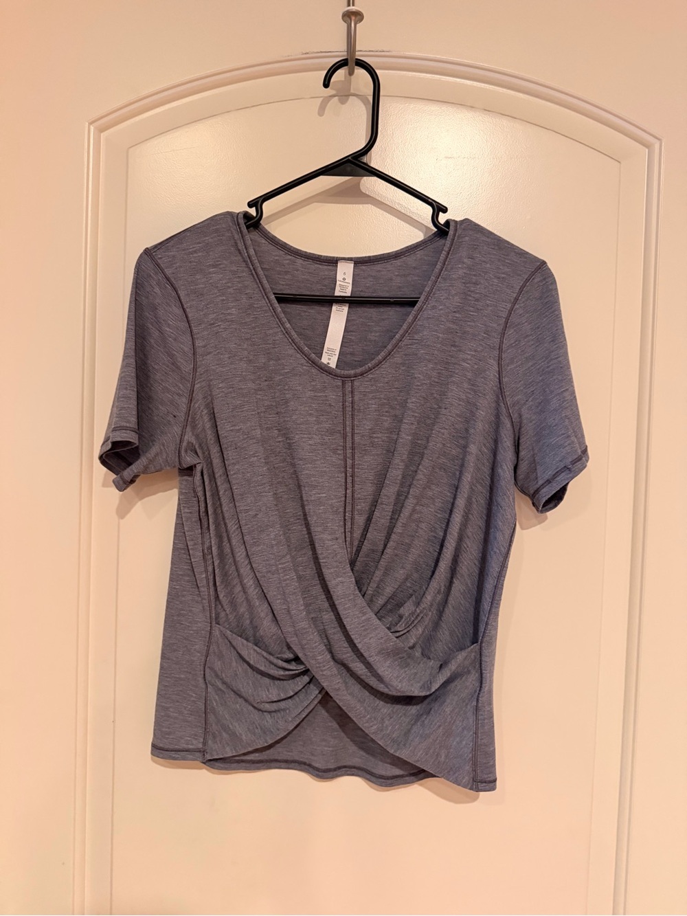 Lululemon Twist Front T-shirt short sleeve gray size 6 EUC